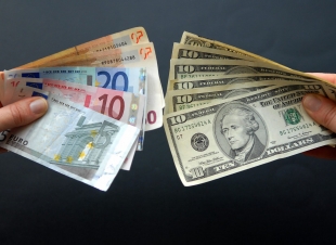 سعر الدولار واليورو في البنوك العاملة بمصر الإثنين 13 مايو